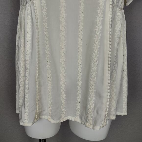 Torrid Ivory Eyelet Embroidered Blouse Size 1 - Picture 10 of 15